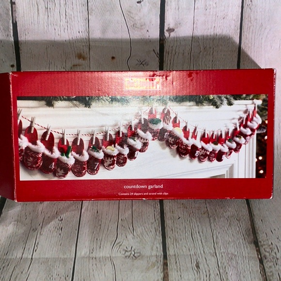 Pier 1 Imports Countdown Garland - Picture 1 of 7